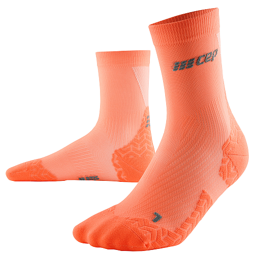 CEP Ultralight Mid Cut Compression Socks Damen | Coral Cream